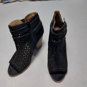 Brash Woman High Heel Shoes Size 9.5M Black